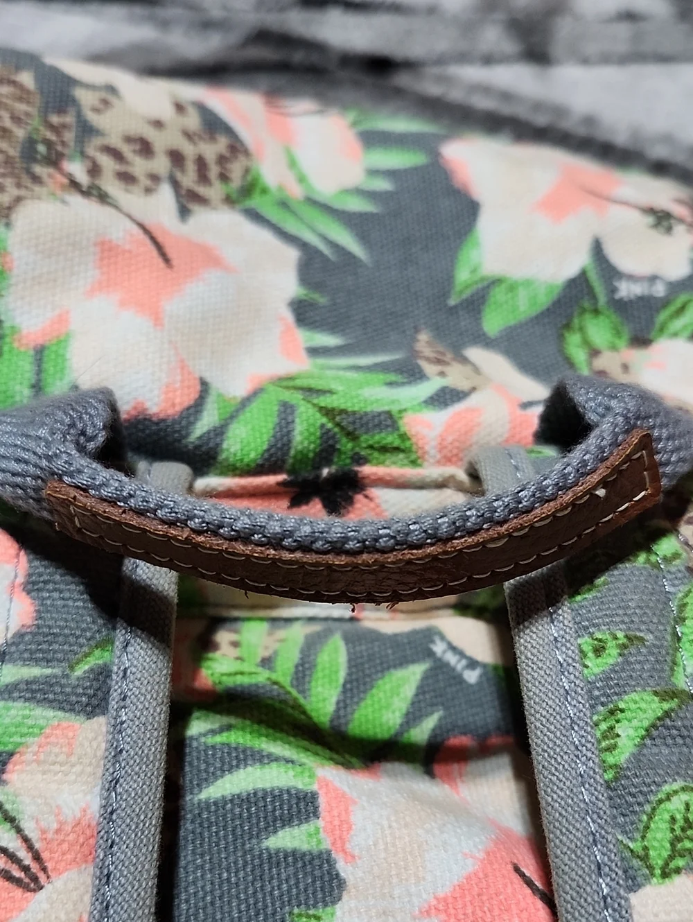 VINTAGE VS PINK 2013 WILD TROPICAL PALM CHEETAH PRINT DRAWSTRING FLAP BACKPACK